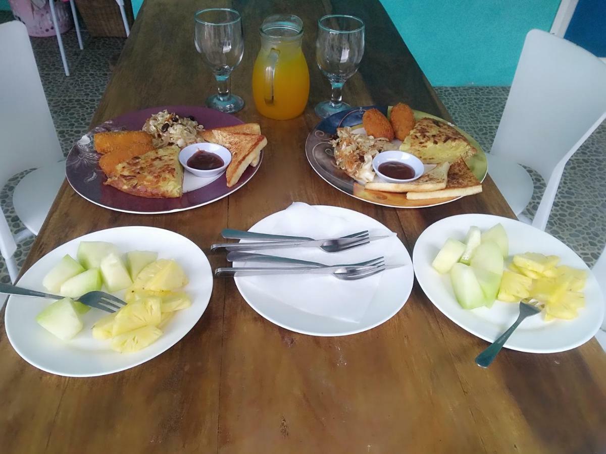 Blue Coral Homestay Karimunjawa Kültér fotó